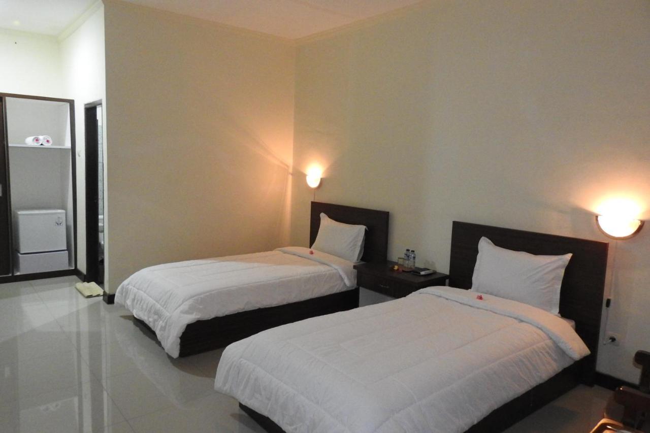 D'Batur Hotel Senggigi Bagian luar foto