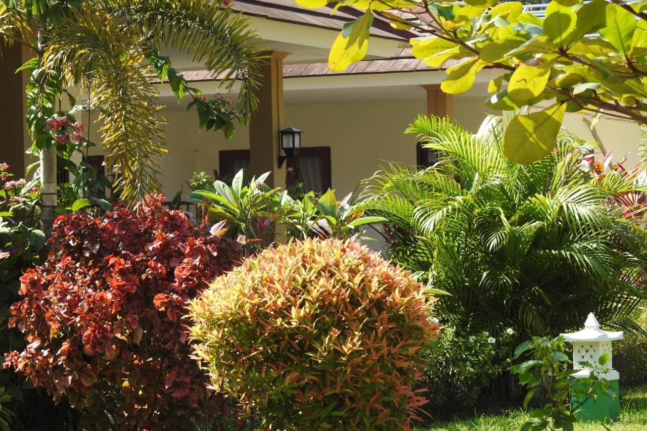 D'Batur Hotel Senggigi Bagian luar foto