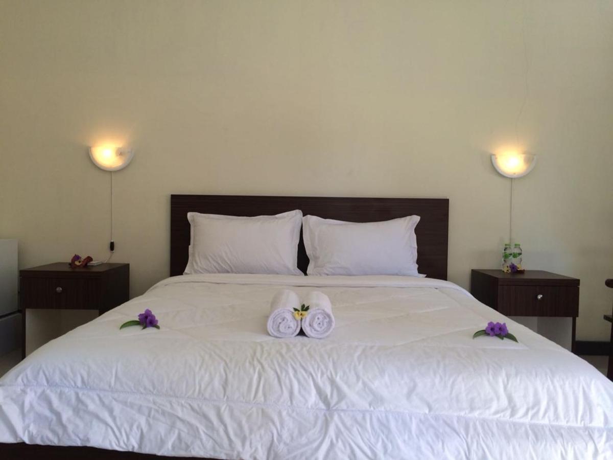 D'Batur Hotel Senggigi Bagian luar foto