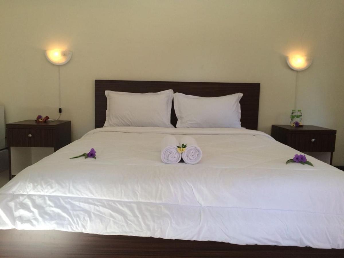 D'Batur Hotel Senggigi Bagian luar foto