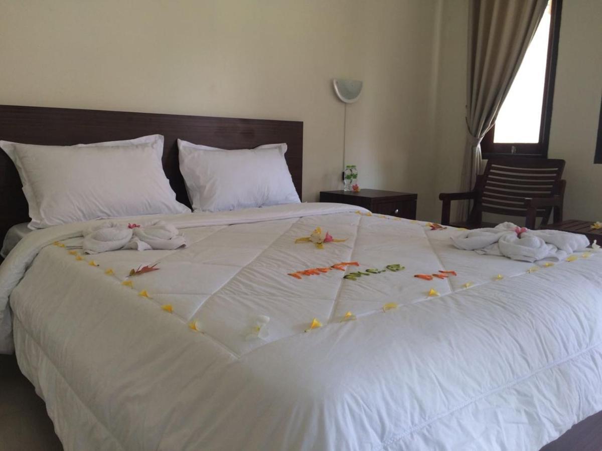 D'Batur Hotel Senggigi Bagian luar foto