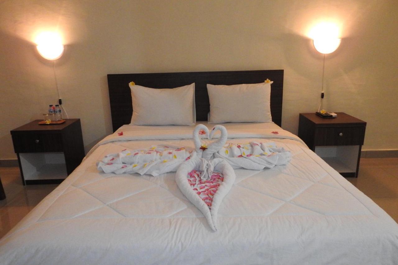 D'Batur Hotel Senggigi Bagian luar foto