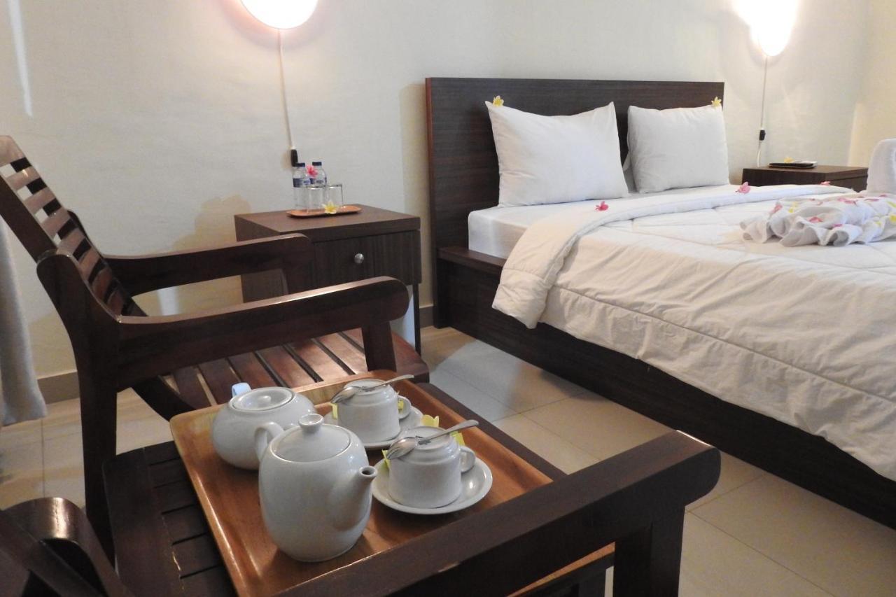 D'Batur Hotel Senggigi Bagian luar foto