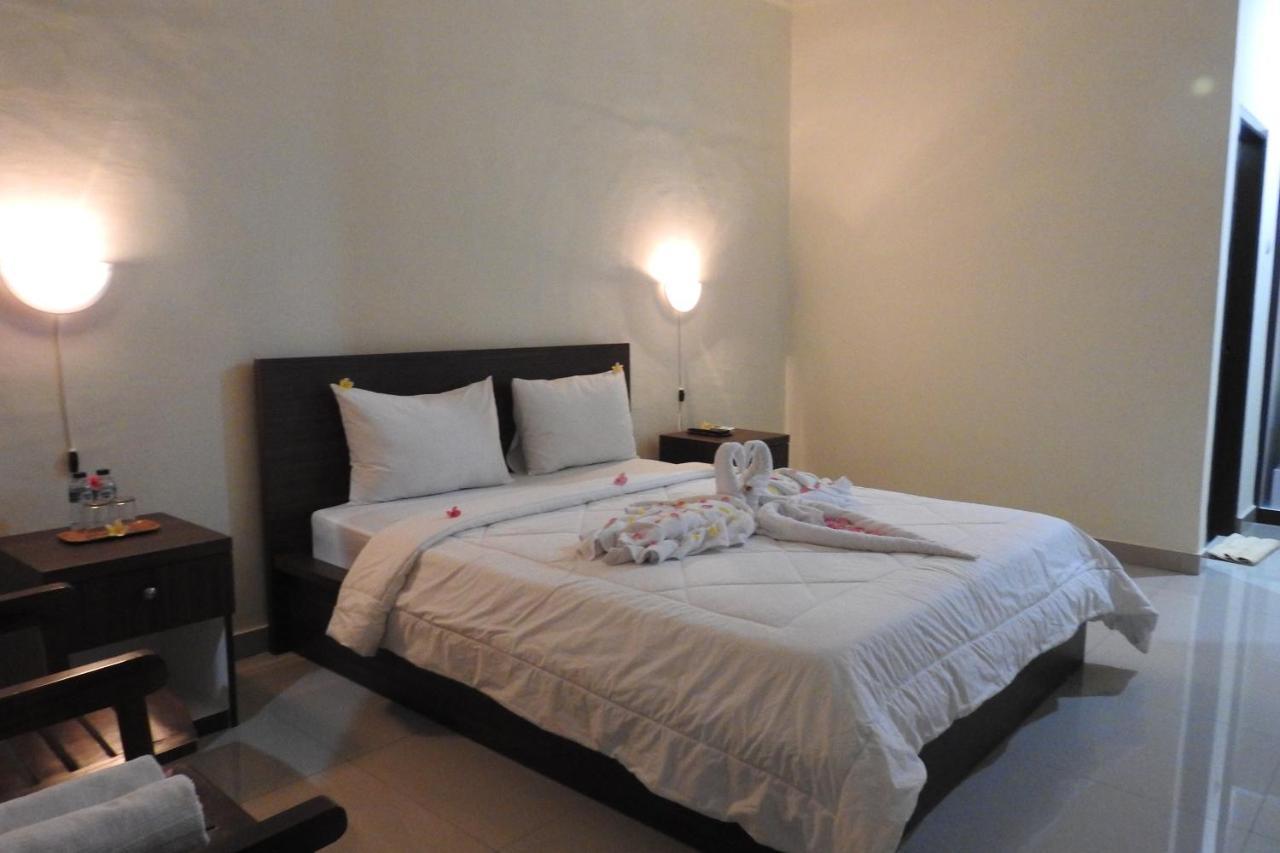 D'Batur Hotel Senggigi Bagian luar foto