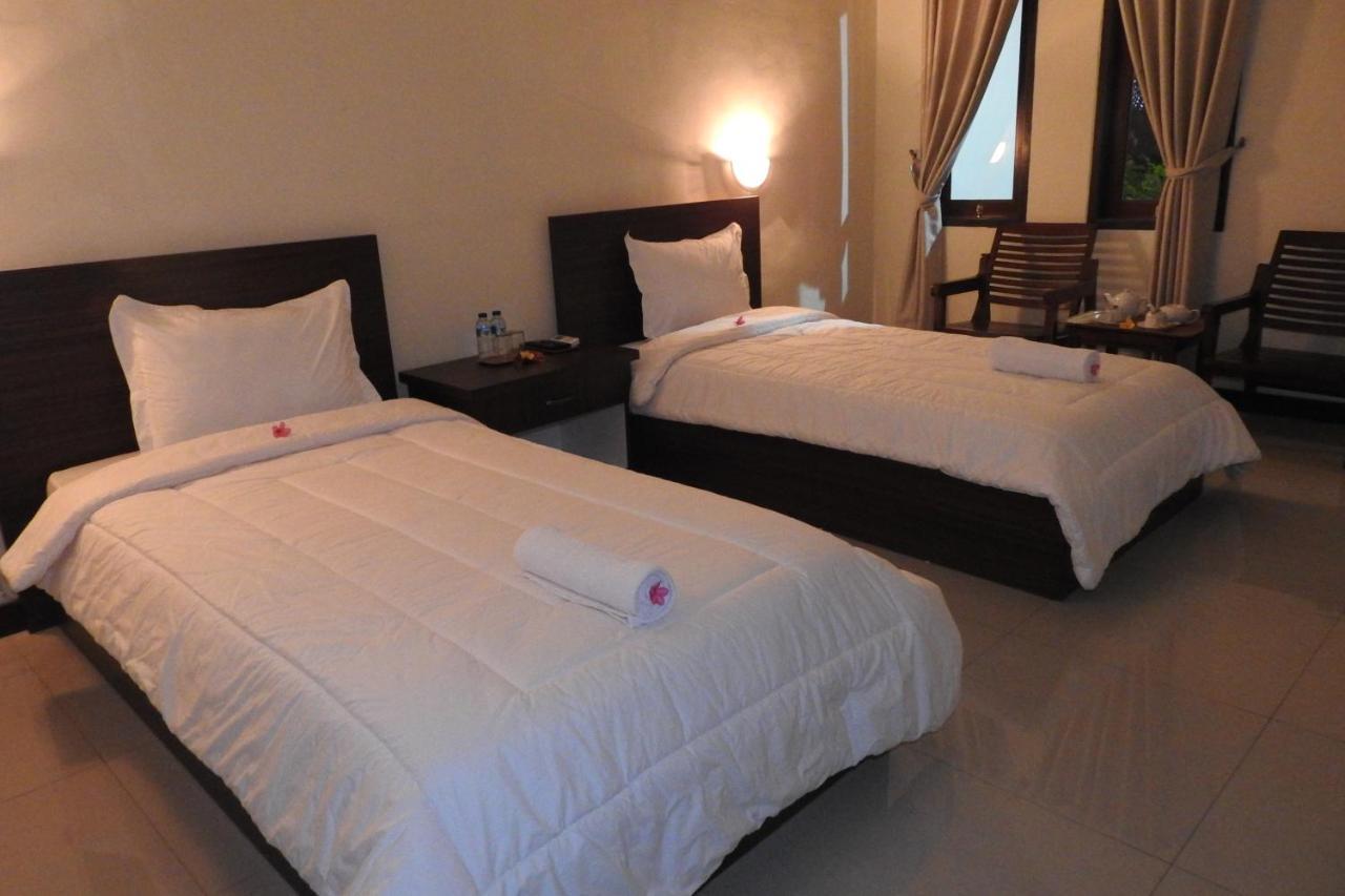D'Batur Hotel Senggigi Bagian luar foto