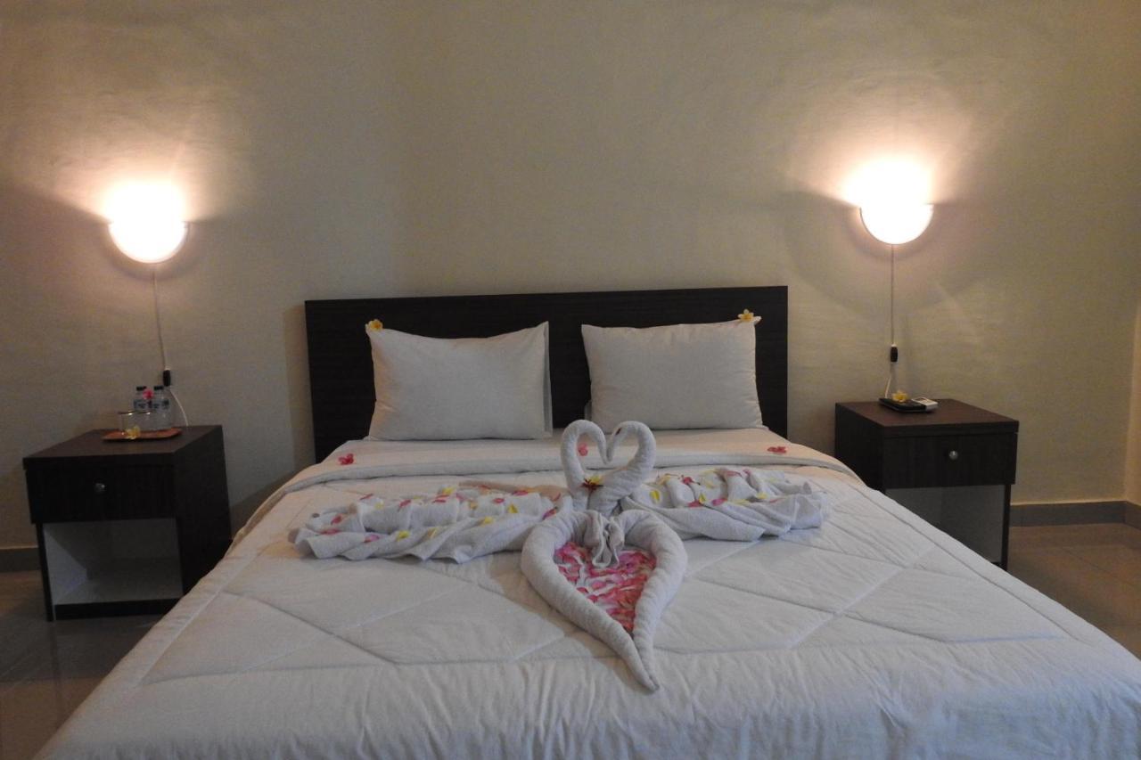 D'Batur Hotel Senggigi Bagian luar foto