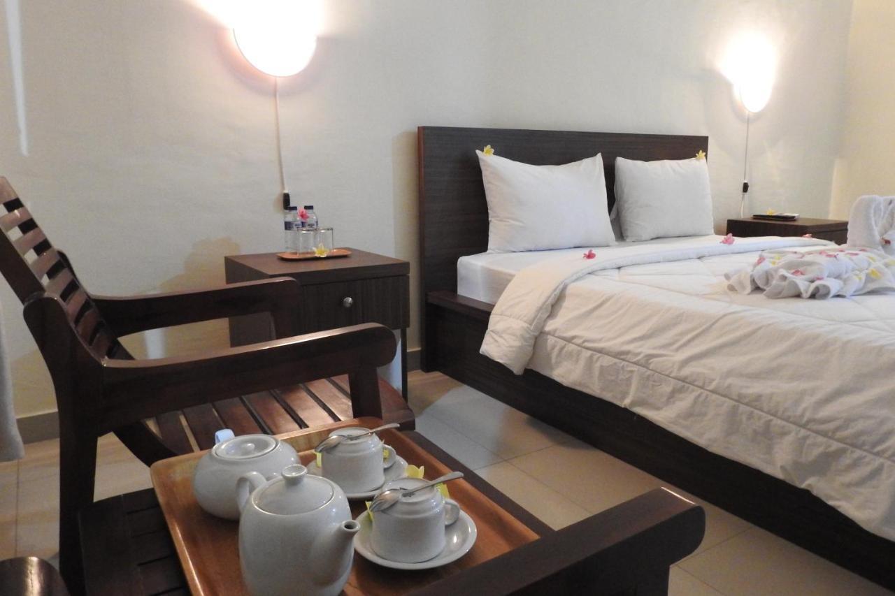 D'Batur Hotel Senggigi Bagian luar foto