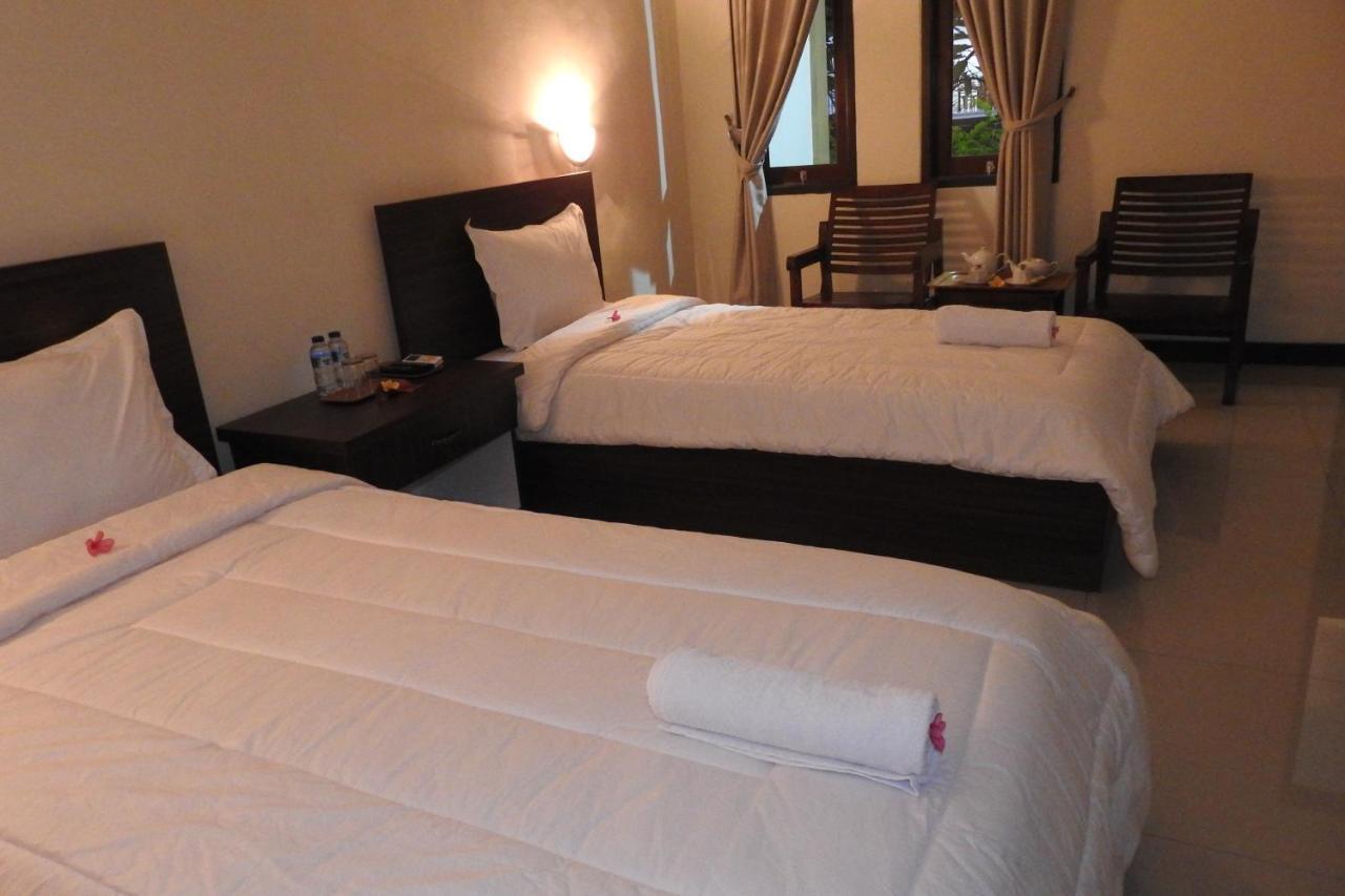 D'Batur Hotel Senggigi Bagian luar foto