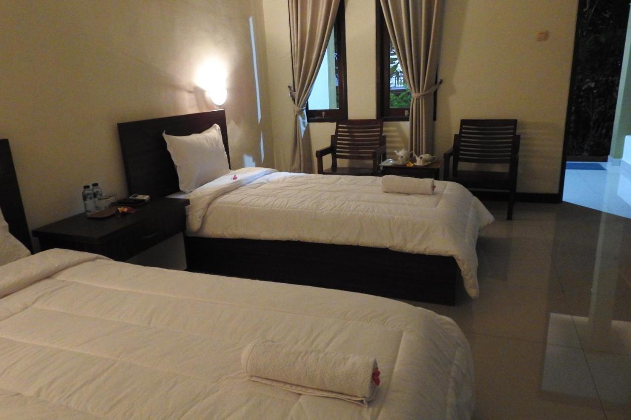 D'Batur Hotel Senggigi Bagian luar foto