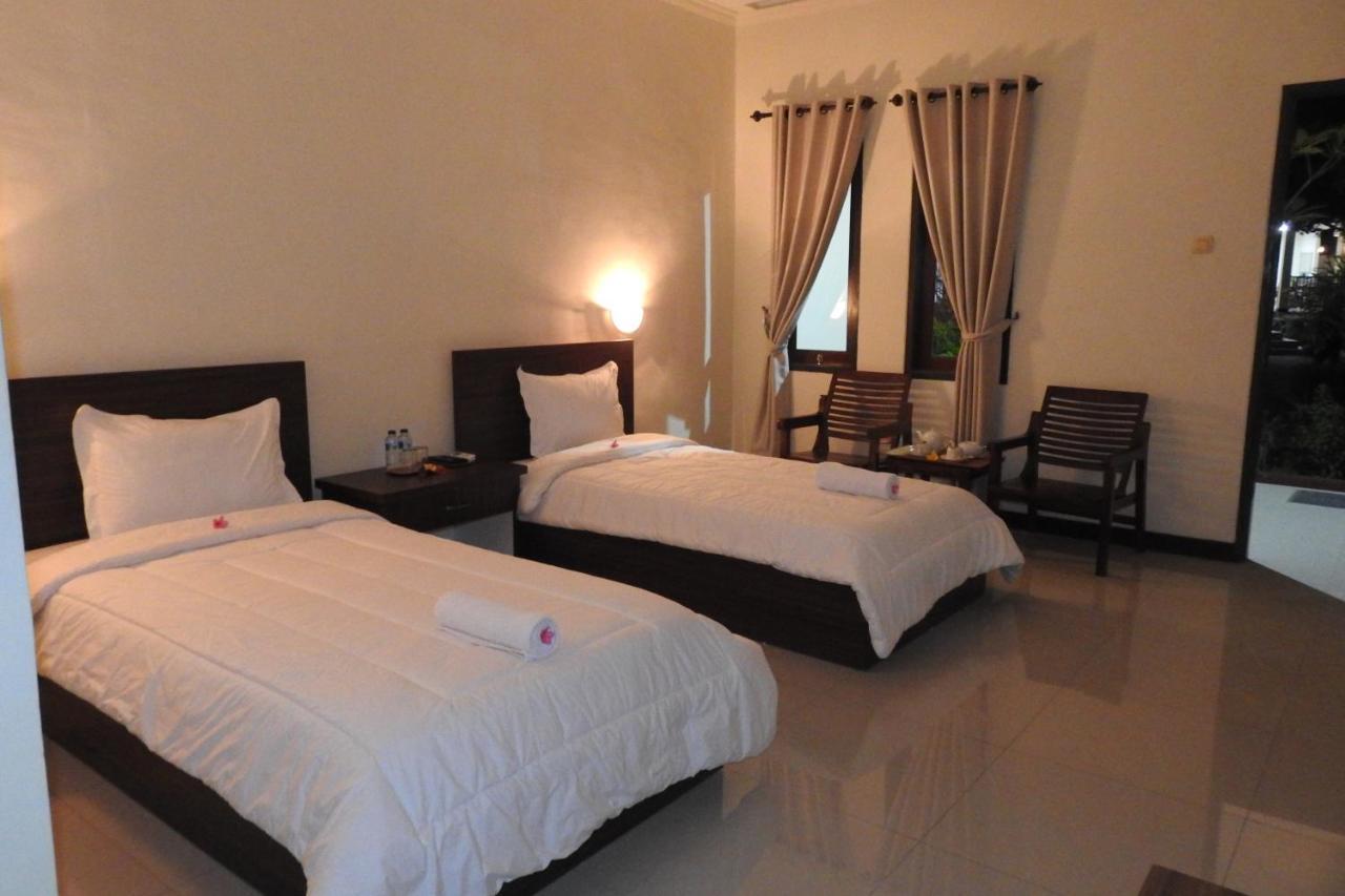 D'Batur Hotel Senggigi Bagian luar foto