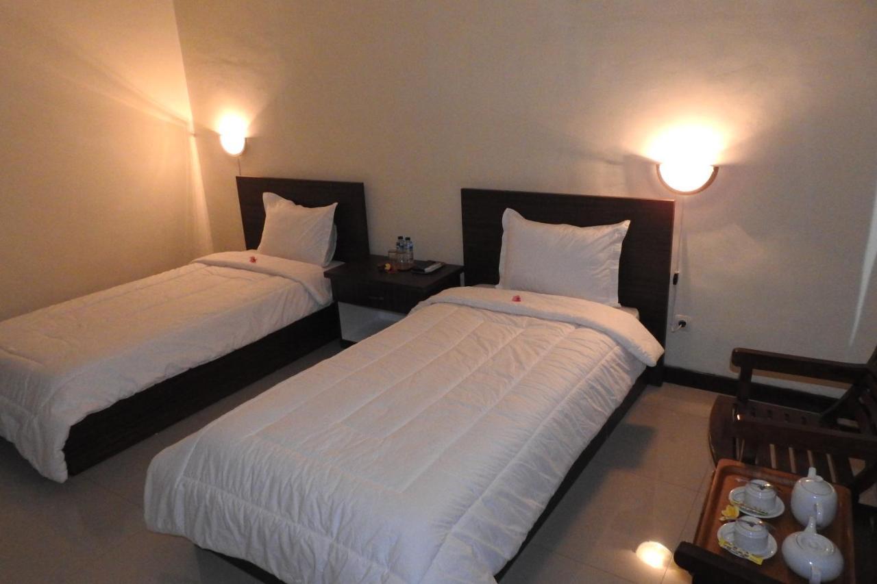 D'Batur Hotel Senggigi Bagian luar foto