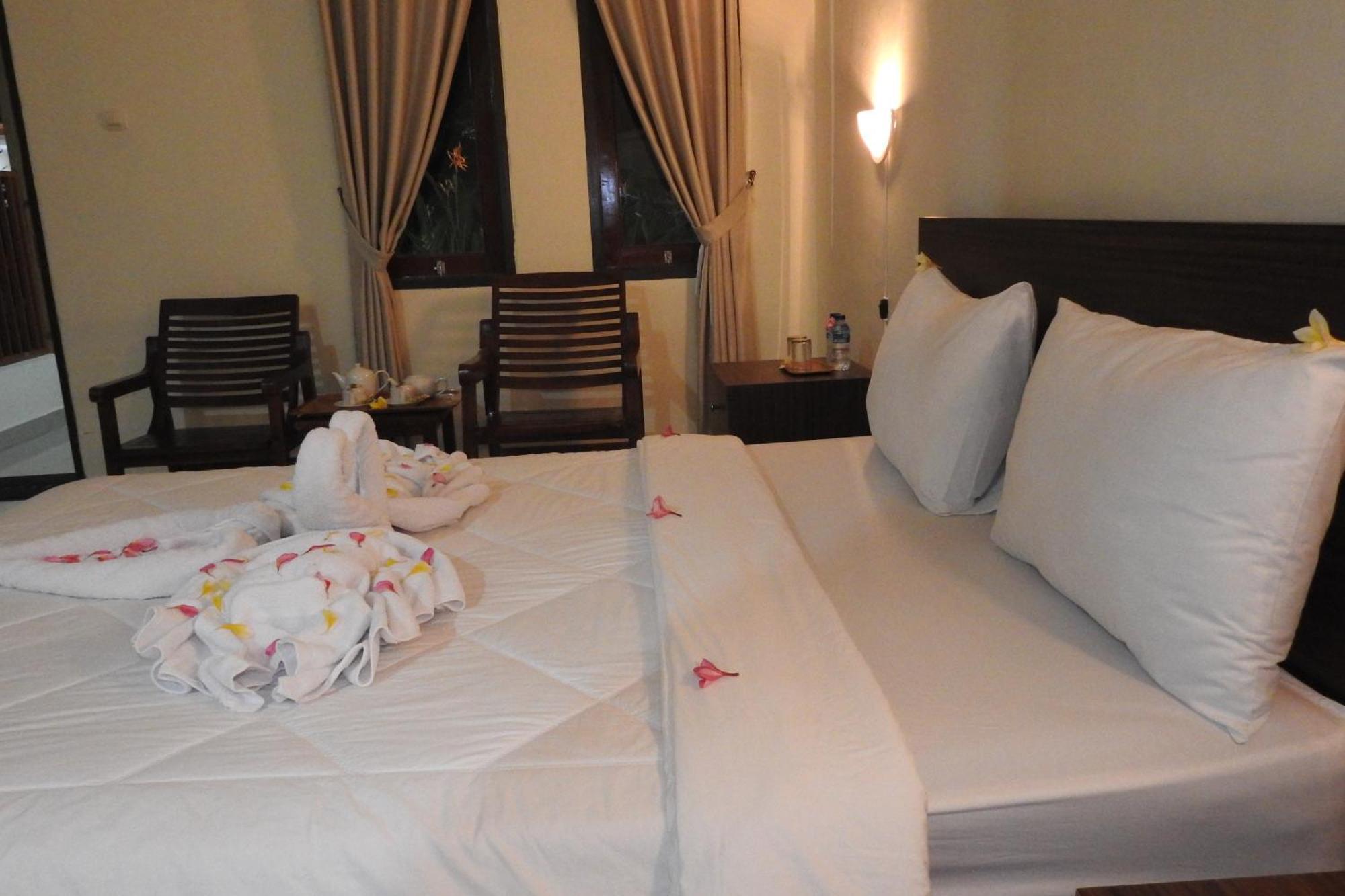 D'Batur Hotel Senggigi Ruang foto